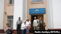 Зейнеткерлер "Нұр Отан" партиясының қалалық филиалында. Aлматы. 30 шілде 2010 жыл. 